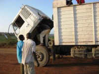 /album/fotogalerie-kenia-allgemein/transport-mit-hindernissen-jpg/